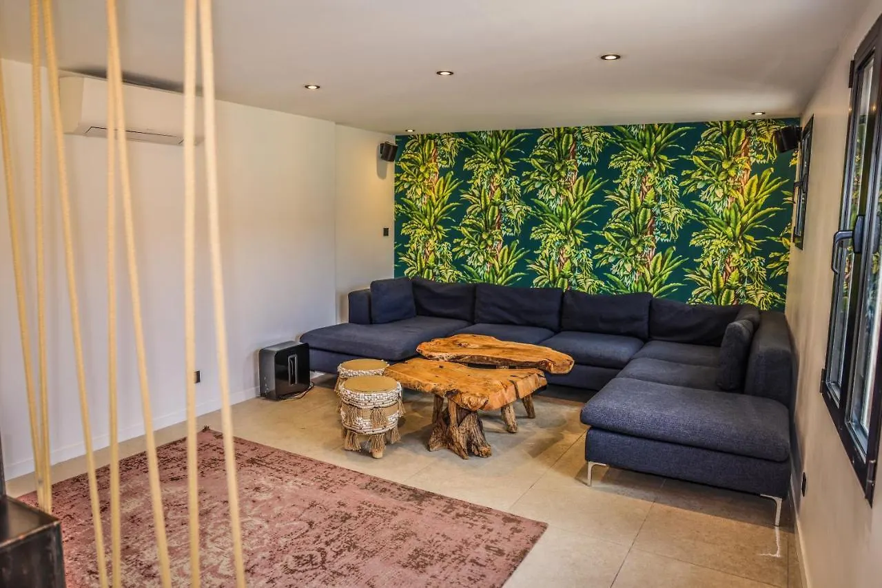 Casa Jungle ! Superb Duplex Apartment, Place Des Lices ! Saint-Tropez Frankrike