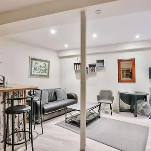 Charming 2 Bedroom In The Heart Of , Paris France