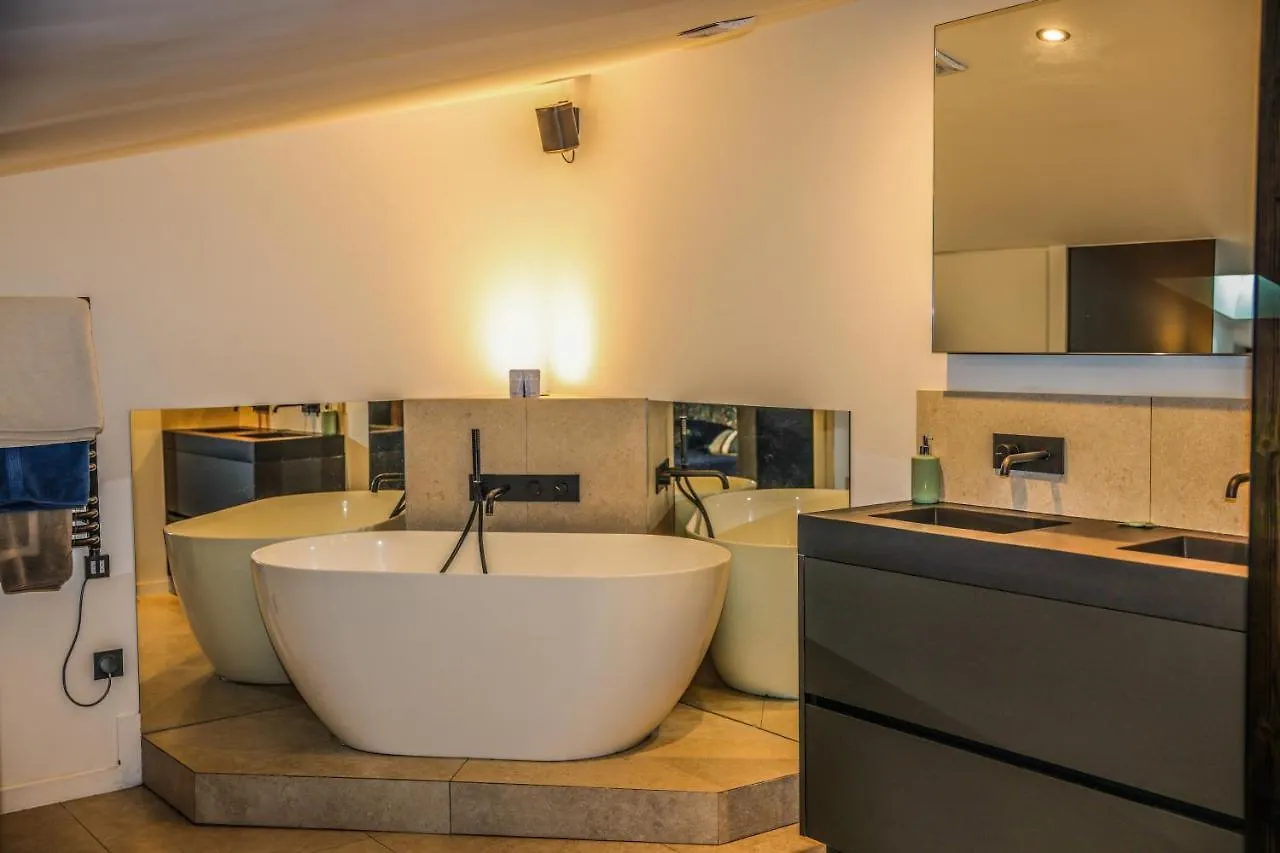 Apartment Casa Jungle ! Superb Duplex Apartment, Place Des Lices ! Saint-Tropez France